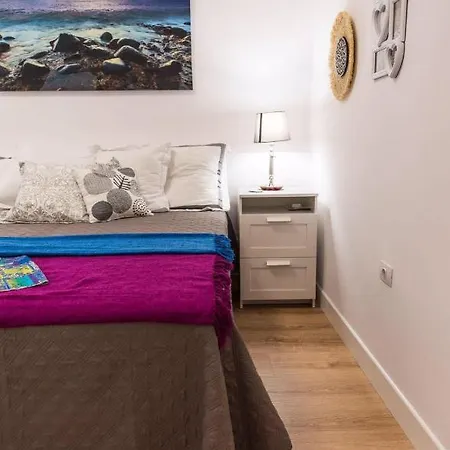 Flatguest Living House شقة *